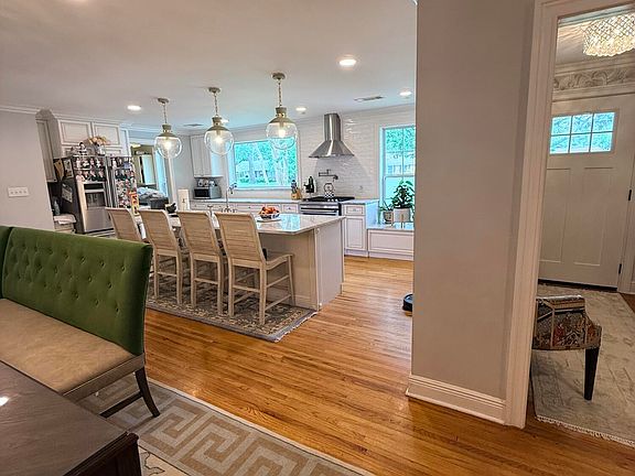 3rd image of 403 E Harding Ave