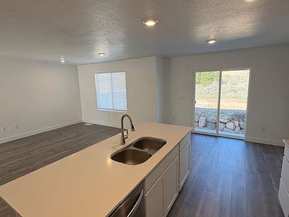 4th image of 618 S Rockwell Ln
