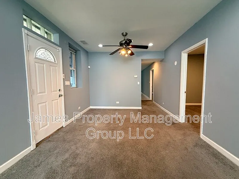 3 bed, 1.0 bath, 1059 sqft, $2,095 — Photo 2