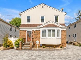59 W Fenimore St, Valley Stream, NY 11580