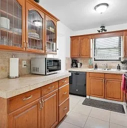 4 bed, 1320 sqft, $4,600 — Photo 3