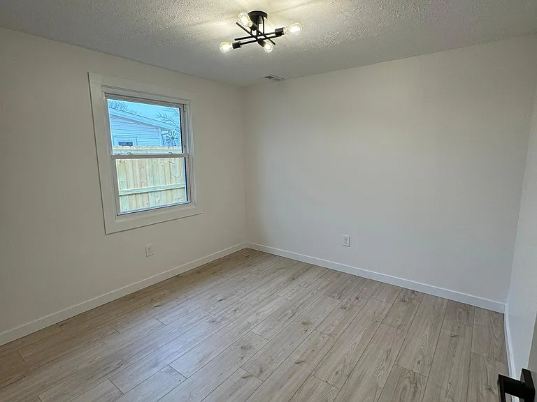705 Brookfield Dr — Photo 17