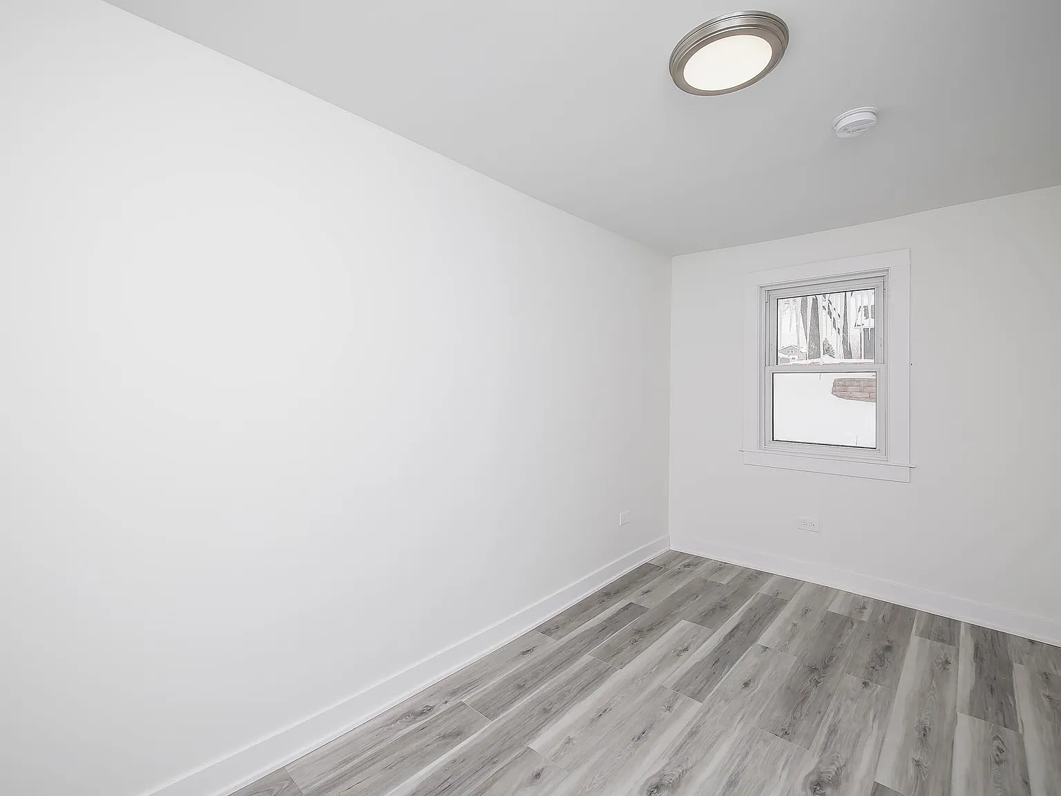 721 Ledochowski St — Photo 3
