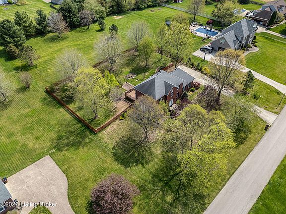 3rd image of 5405 Foxwood Dr
