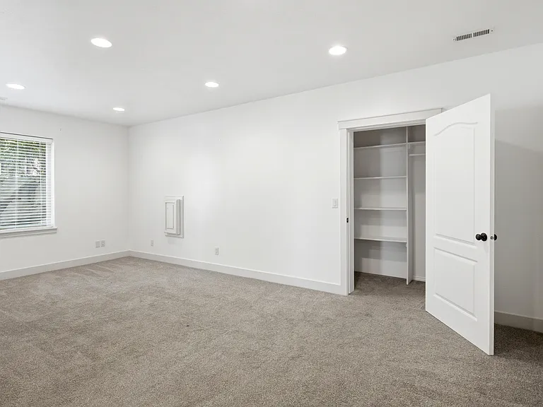 722 W Webb Rd — Photo 30