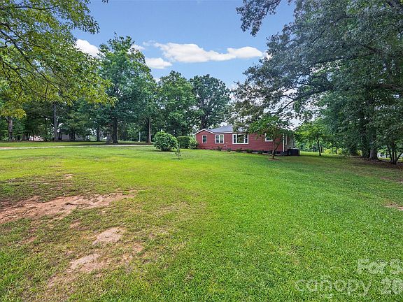 2nd image of 2236 Mountain Gap Rd