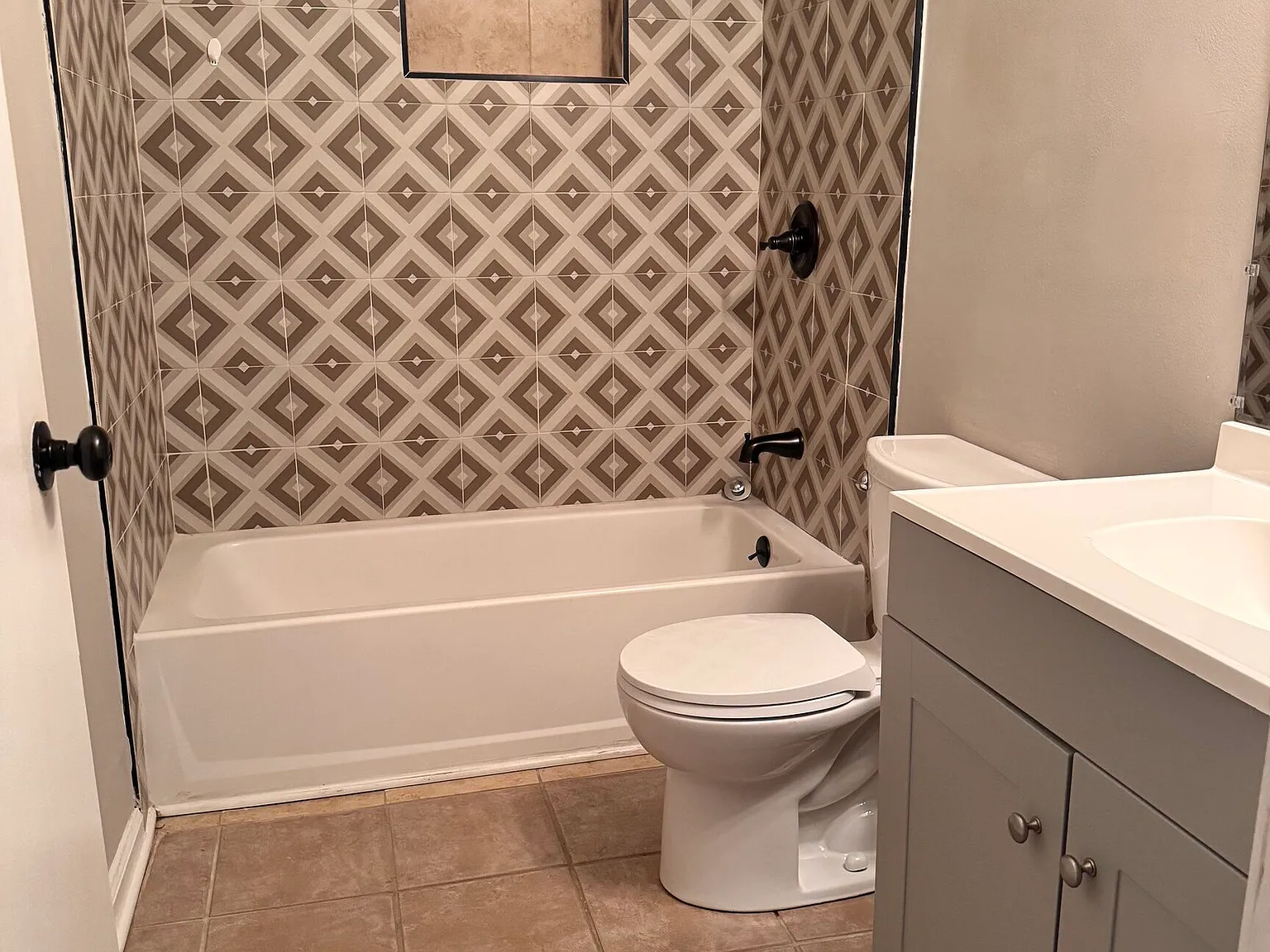 2 bed, 1.0 bath, 1020 sqft, $1,600 — Photo 2