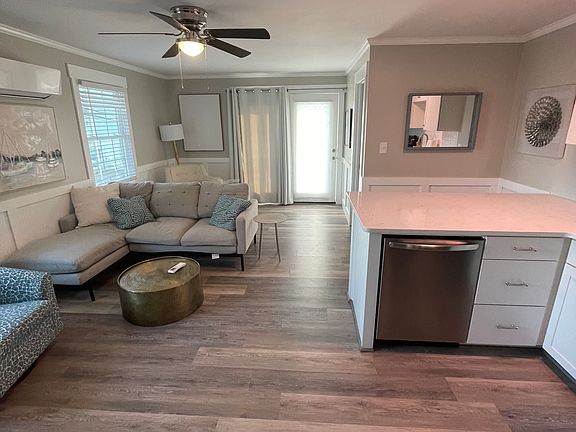 5th image of 119 W Bogue Blvd #7