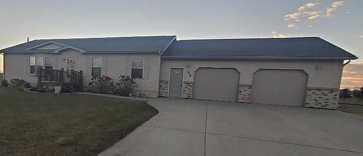 1st image of 154 Pond Dr