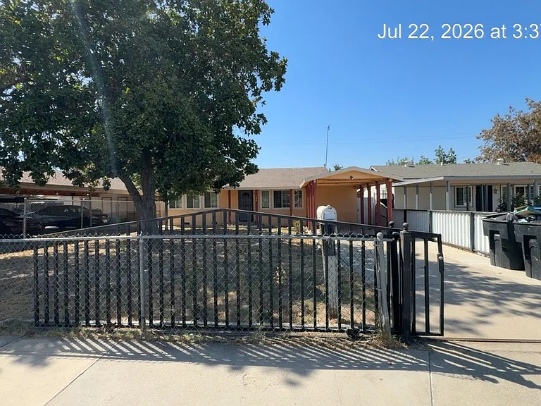 408 NE 2nd Ave — Photo 1