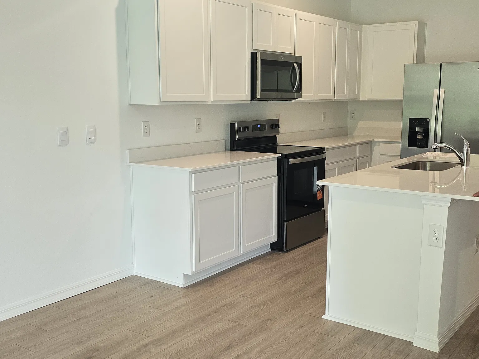3 bed, 2.5 bath, 1673 sqft, $2,200 — Photo 4