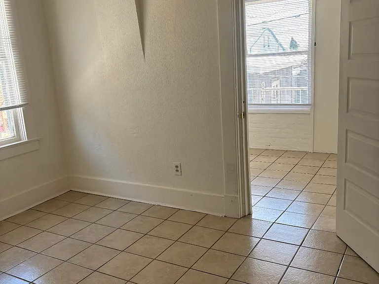 3000 Frankfort Ave — Photo 6