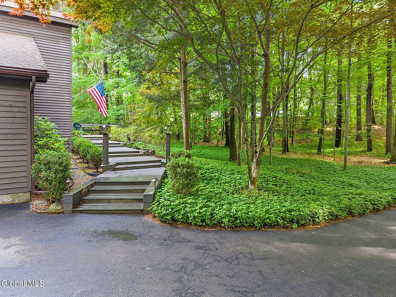 4th image of 623 Bruno Road