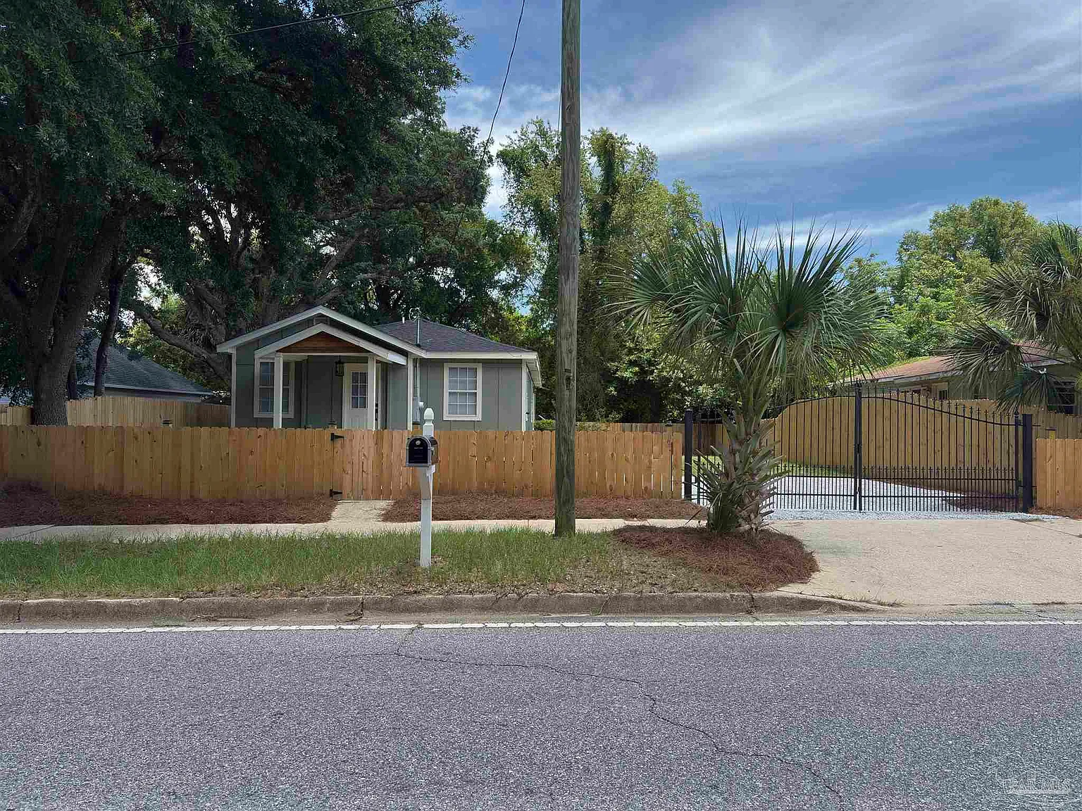 3 bed, 2.0 bath, 1250 sqft, $1,900 — Photo 1