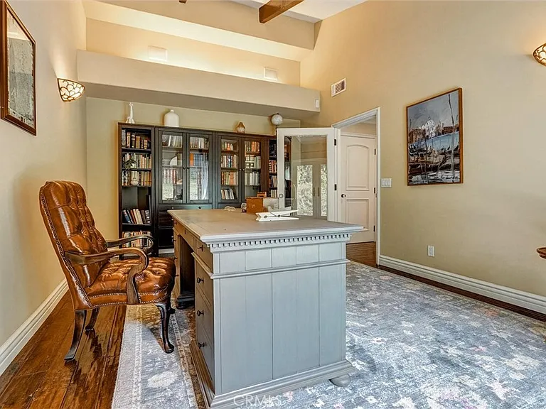 4751 Topeka Dr — Photo 25