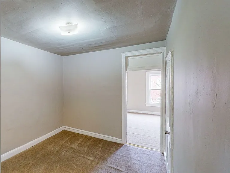 2425 Druid Hill Ave — Photo 10
