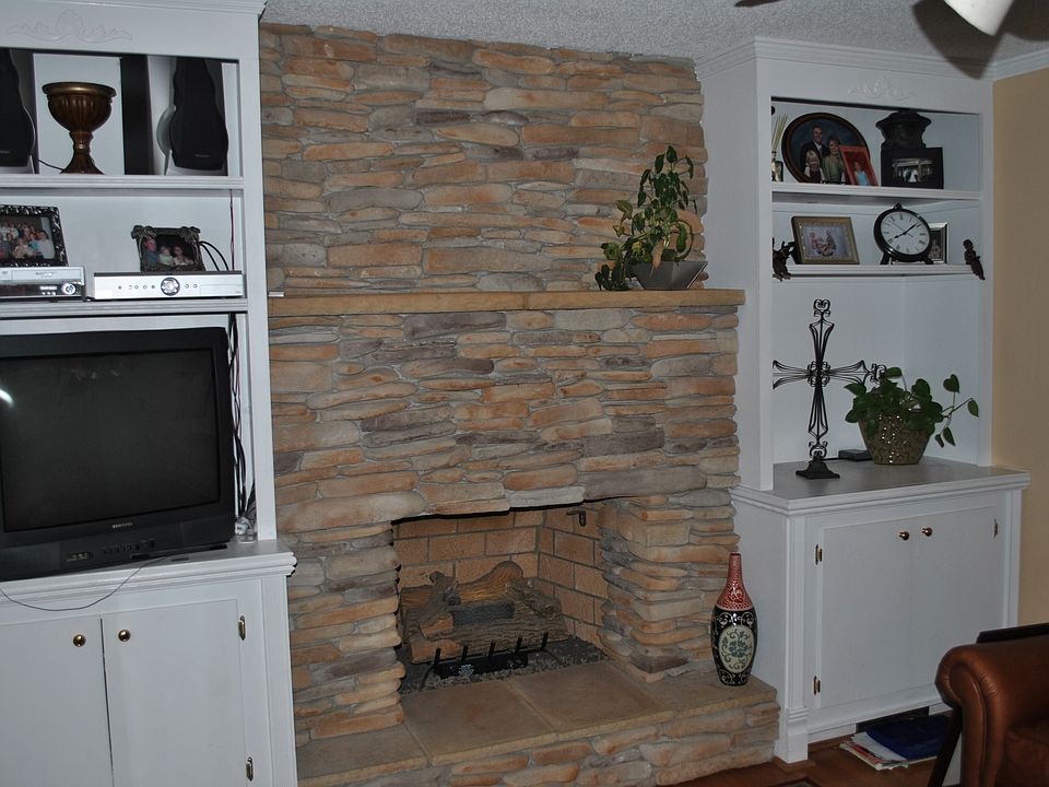 2nd image of 705 S Elm St