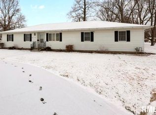 303 S 8th St, Girard, IL