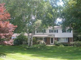 20 Cardinal Cir, Trumbull, CT 06611