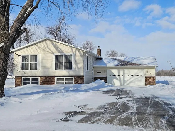 76 7th Ave S, Wahpeton, ND 58075