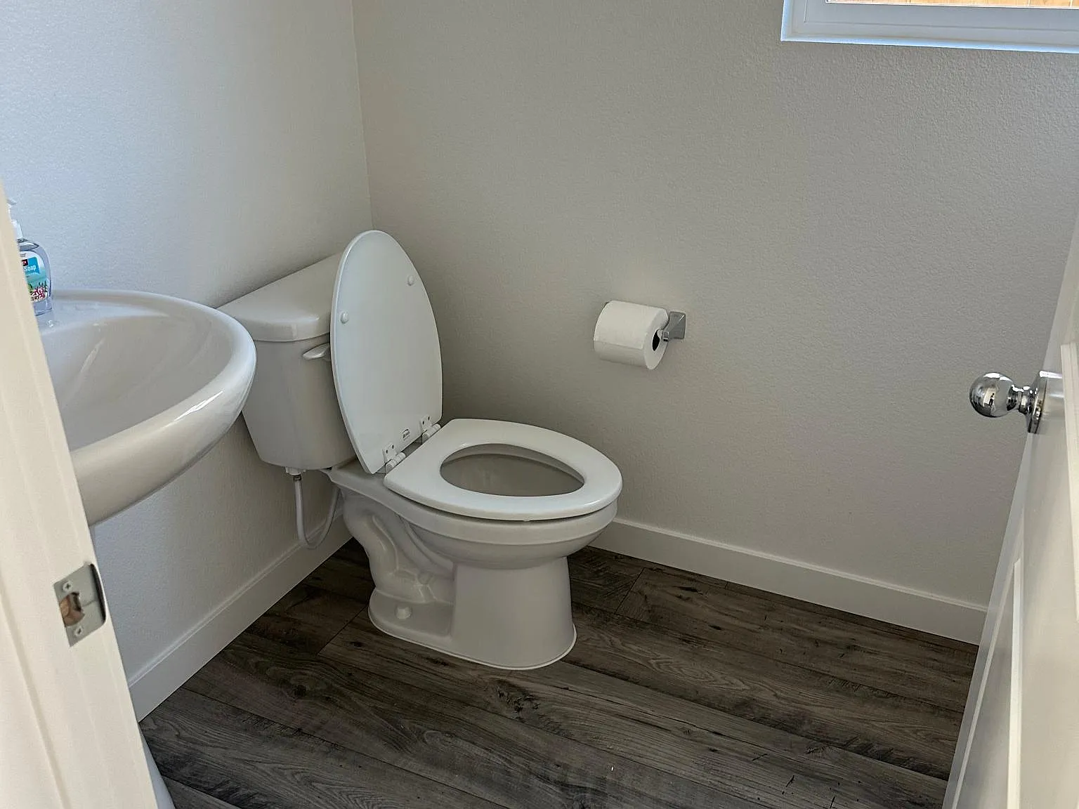 4 bed, 2.5 bath, 1811 sqft, $3,000 — Photo 2