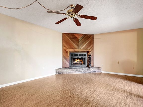 3rd image of 611 Olympic Dr #B-4