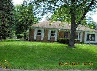 601 Los Arboles Dr, Wolverine Lake, MI 48390