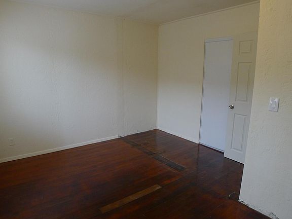 5th image of 327 Carlos St