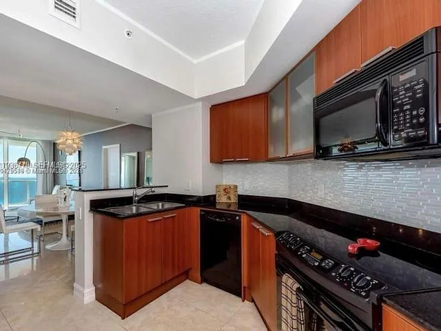 Building Photo - 16699 Collins Ave #3902