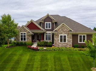 217 Hunters Xing N, Slinger, WI 53086