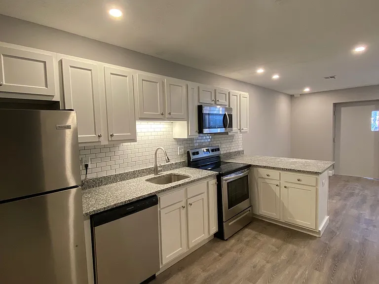 The Residences at the Falls — Photo 32