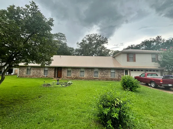 1701 Woodview Cir, Amory, MS 38821