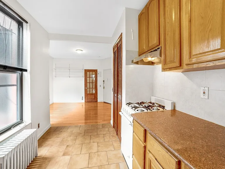 511 E 81st St #10 — Photo 3