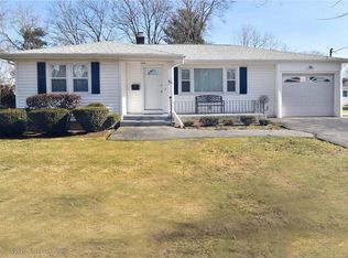 669 Woodward Rd, North Providence, RI 02904