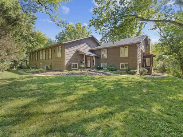 1504 Autumn Leaf Dr, Ballwin, MO 63021