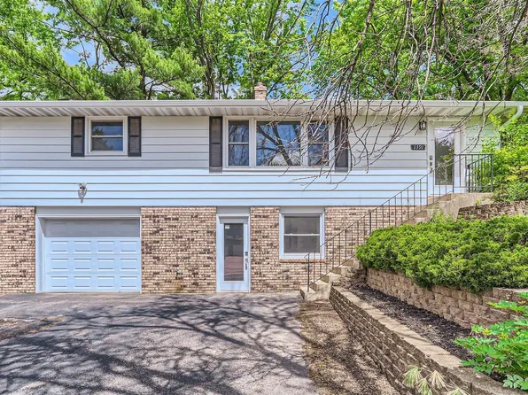1391 County Road C E, Maplewood, MN 55109