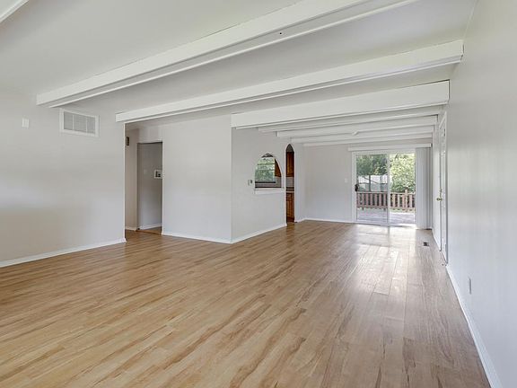 5th image of 1018 S Park Blvd