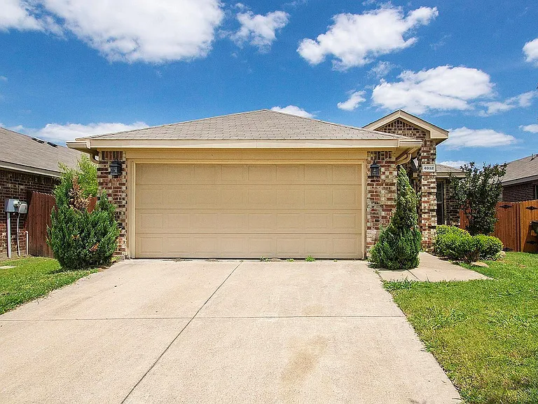 4032 Eagle Dr — Photo 2