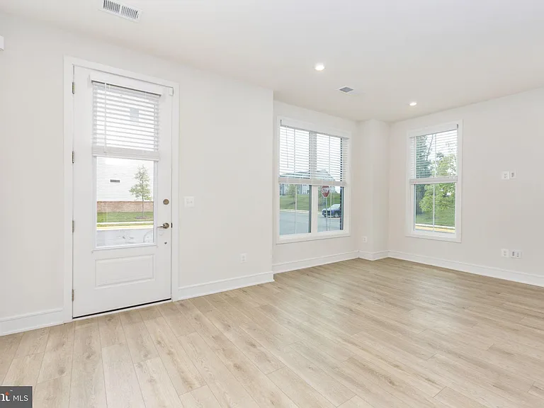 42086 Picasso Sq — Photo 11