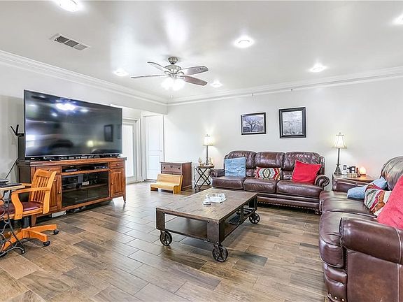 2nd image of 3809 Courtland Dr
