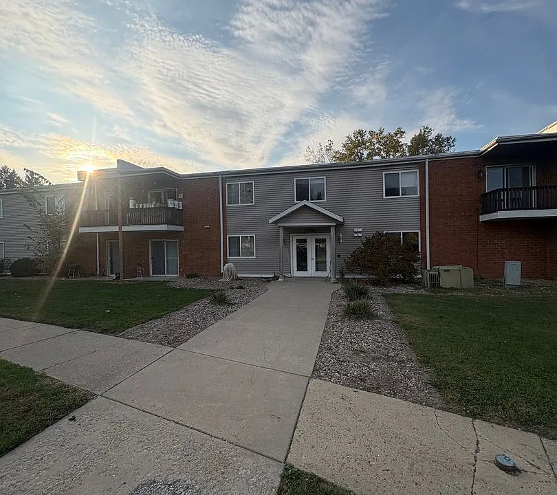 6517 N Lexington Dr