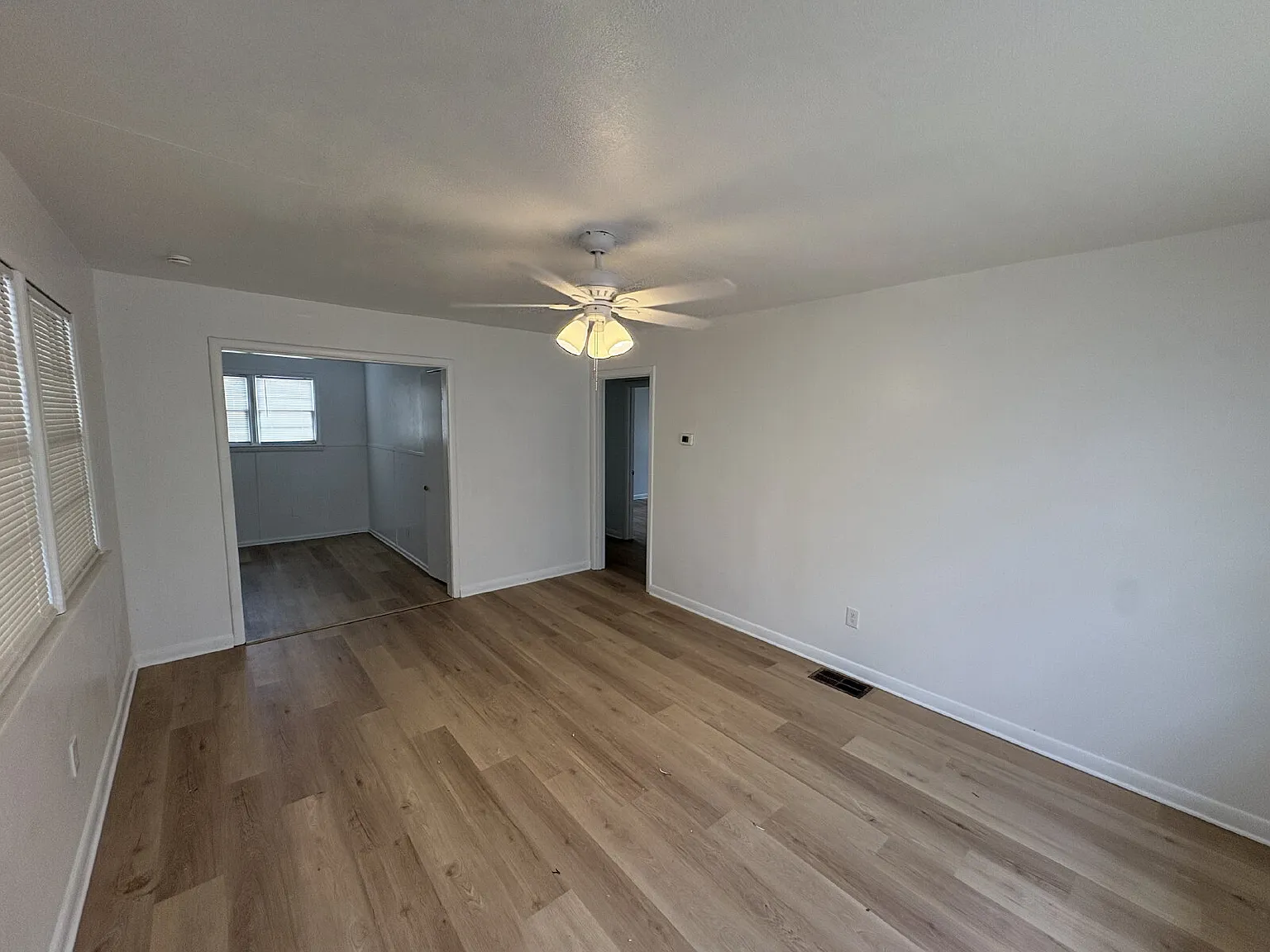 2 bed, 1.0 bath, 1034 sqft, $1,000 — Photo 4