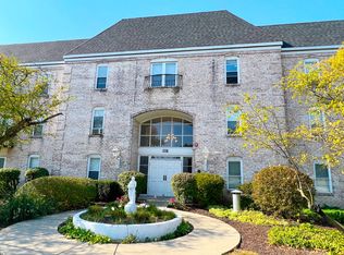 5001 Carriageway Dr UNIT A-211, Rolling Meadows, IL 60008