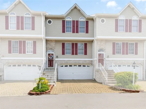 329 Brohios Dr #329, Monaca, PA 15061