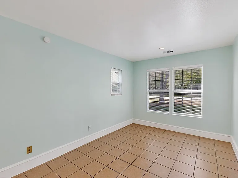 409 Dewitt St — Photo 7