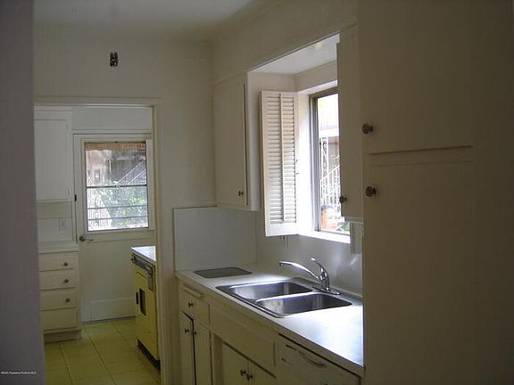 5th image of 1122 W Huntington Dr