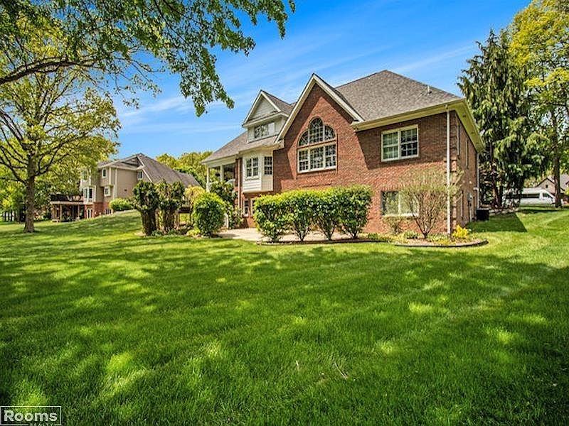 1st image of 21 Golfside Dr