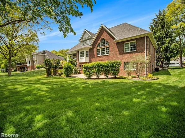 21 Golfside Dr, Saint Clair, MI 48079