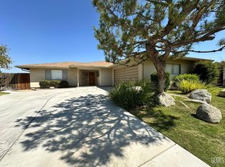 3220 La Casa Pl, Bakersfield, CA 93306
