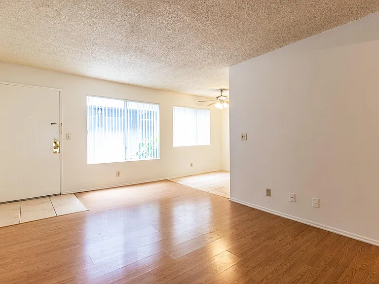 10845 Camarillo St #105 — Photo 25